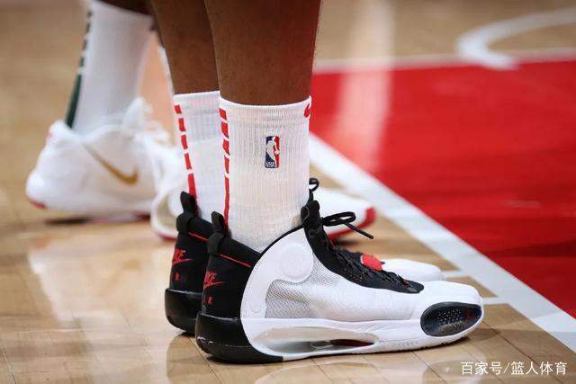 姚明父母现场助阵 苏州肯帝亚赢下关键卡位战