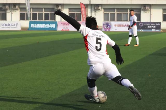 广东3人被罚下不敌江苏 林崴22+7同曦胜四川